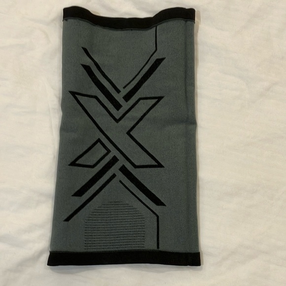 DLX Tresspass Turpin neck Black and Gray ventilated Neck warmer / tube /Gaiter - Picture 5 of 14